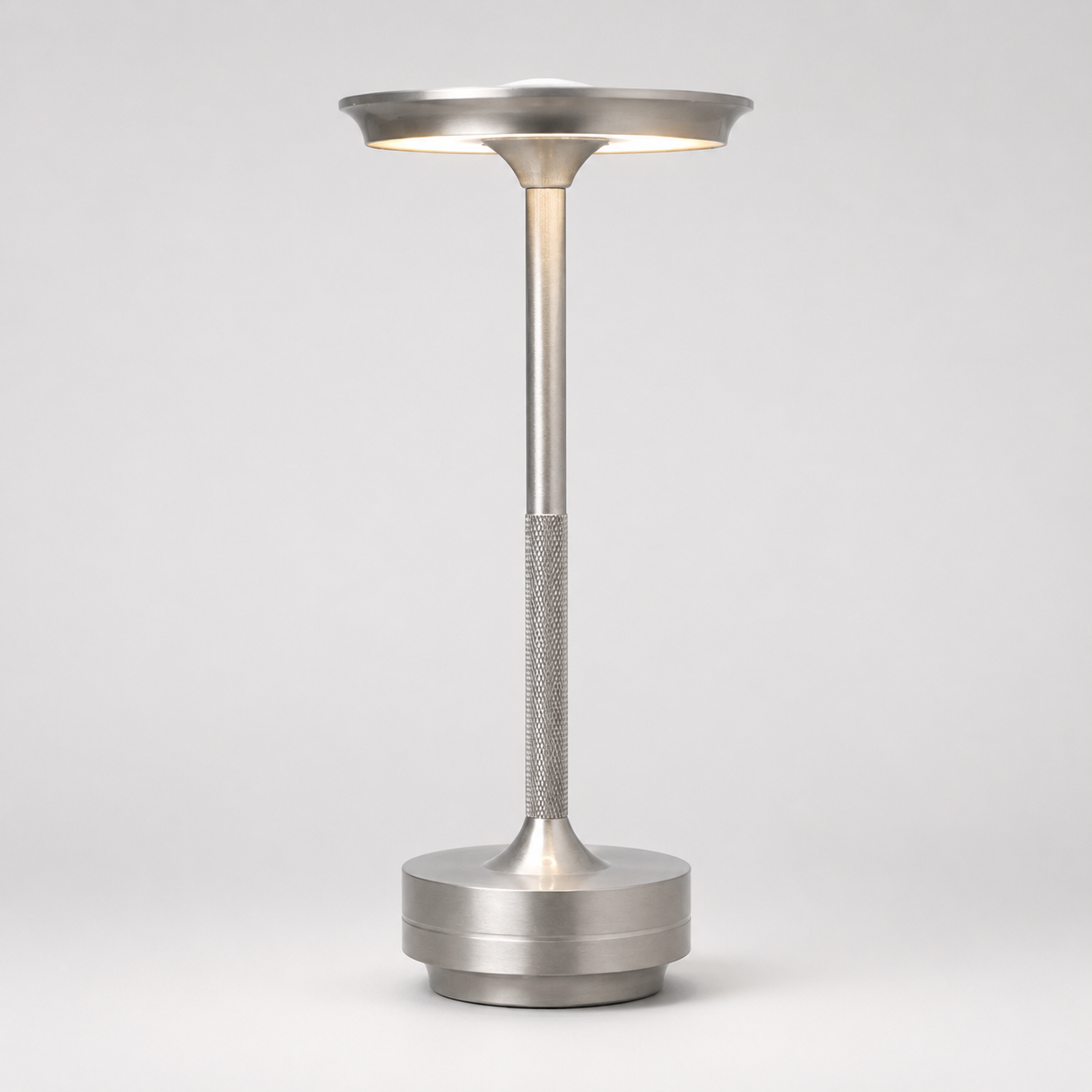 Dimbar trådløs bordlampe | Moderne metalldesign