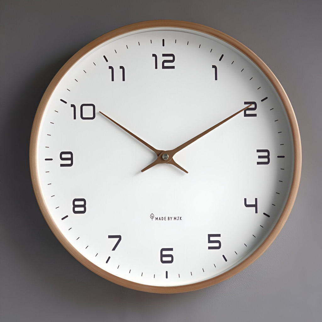 Nordisk veggklokke | Minimalistisk design i treramme