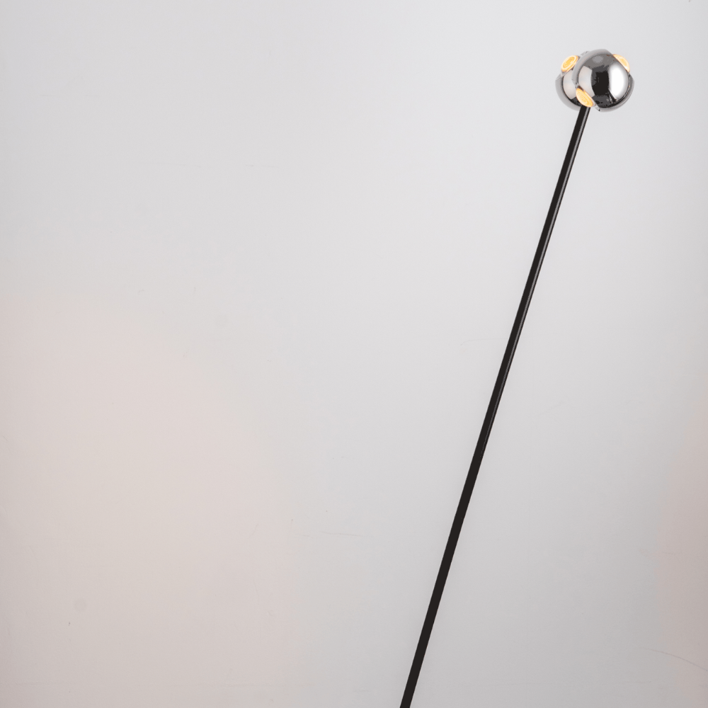 Gulvlampe med to lyskilder | Moderne buet design