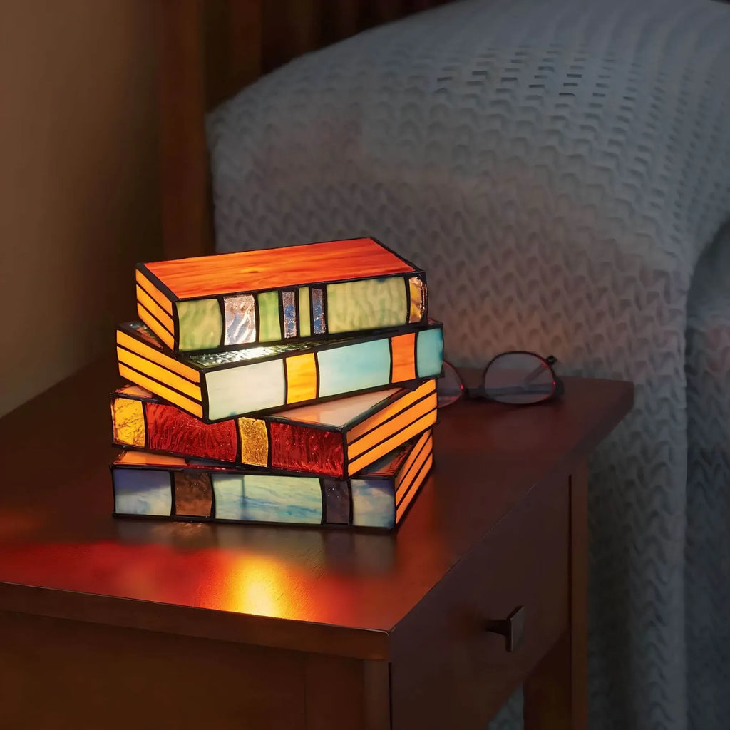 Bokformet lampe i glassmaleri | Håndlaget kunstbelysning