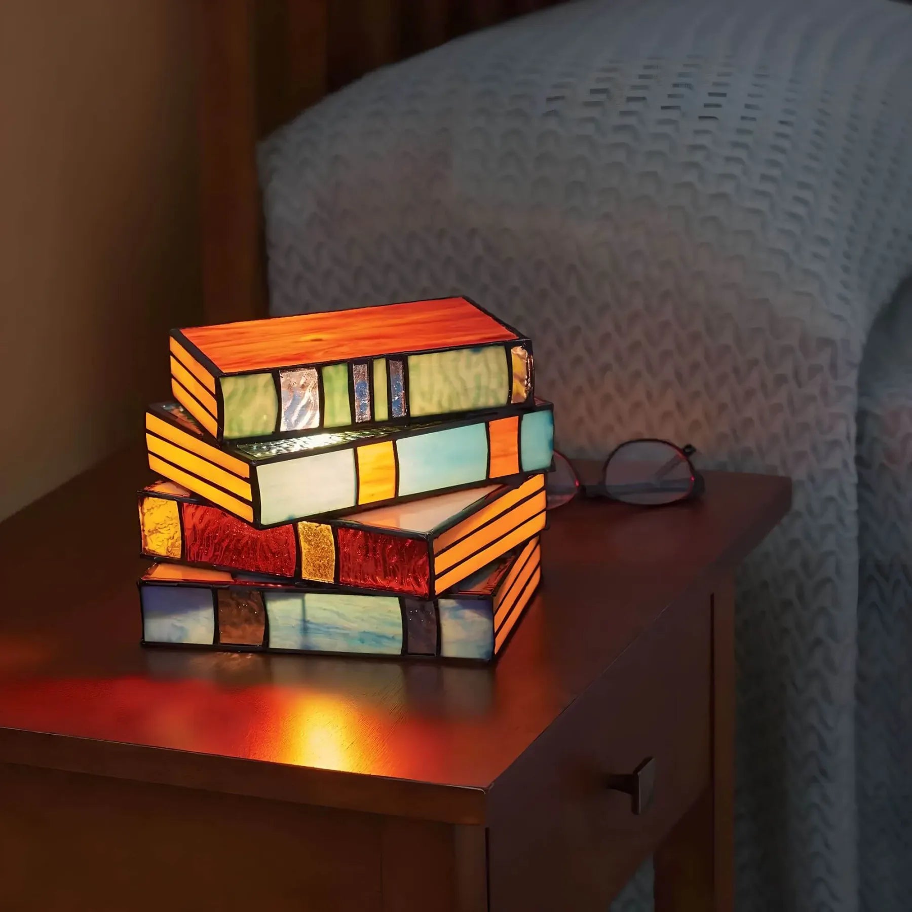 Bokformet lampe i glassmaleri | Håndlaget kunstbelysning