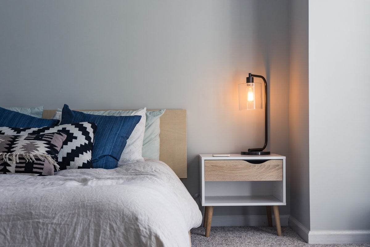 Ceramic table lamp with linen shade