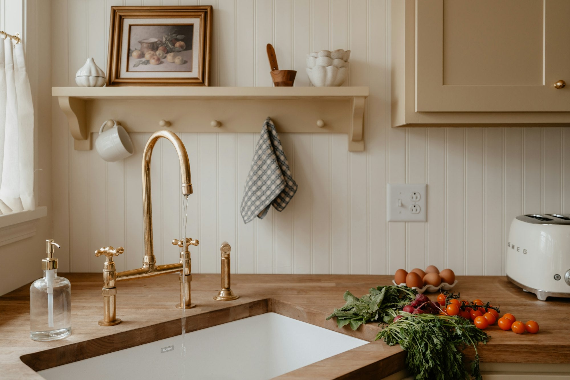 Cozy styled kitchen shelf, about section